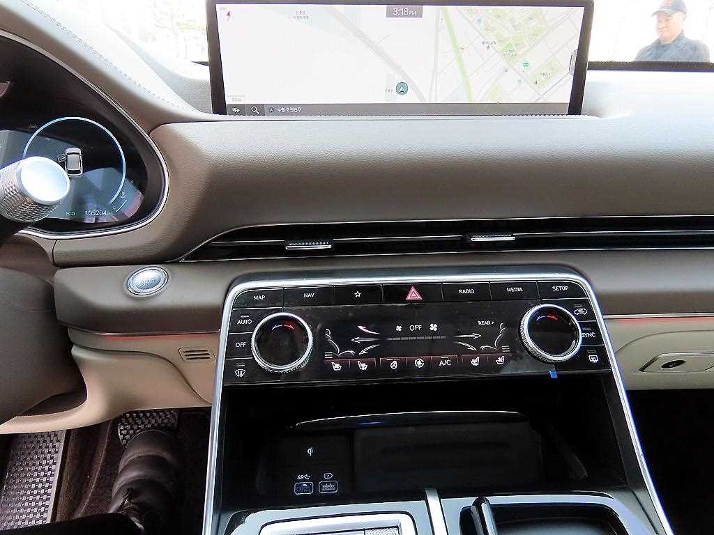 Genesis GV80 — photo 13