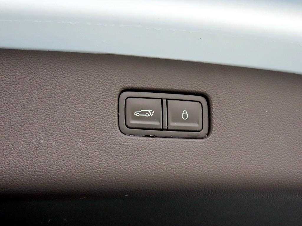 Genesis GV80 — photo 16