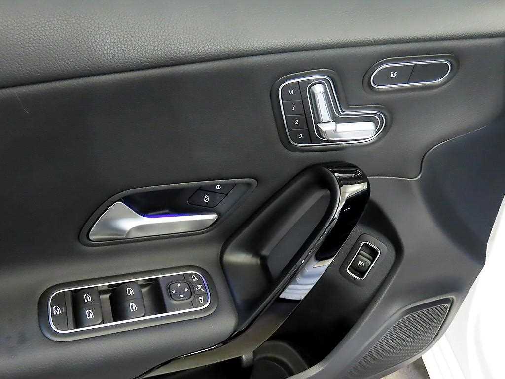 Mercedes-Benz A-Class — photo 17