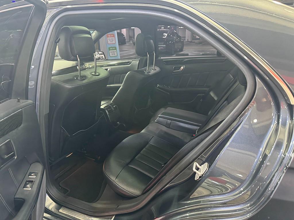 Mercedes-Benz E-Class — photo 07