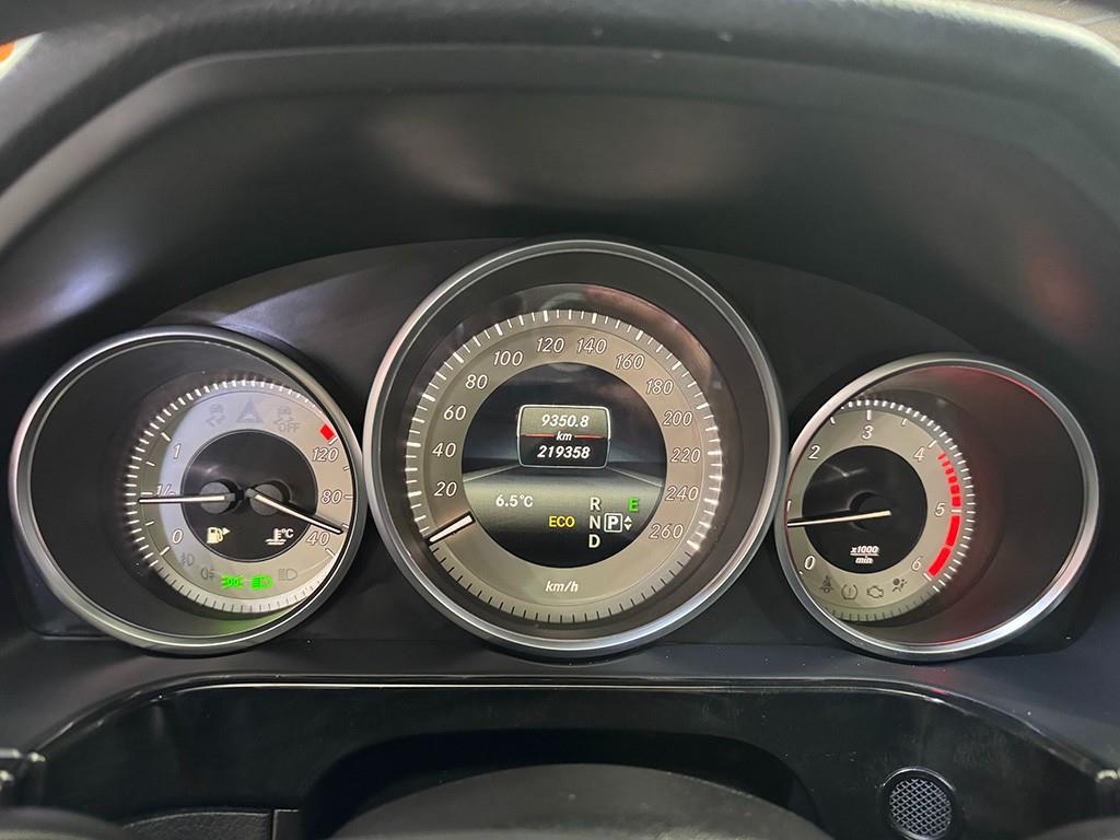 Mercedes-Benz E-Class — photo 09