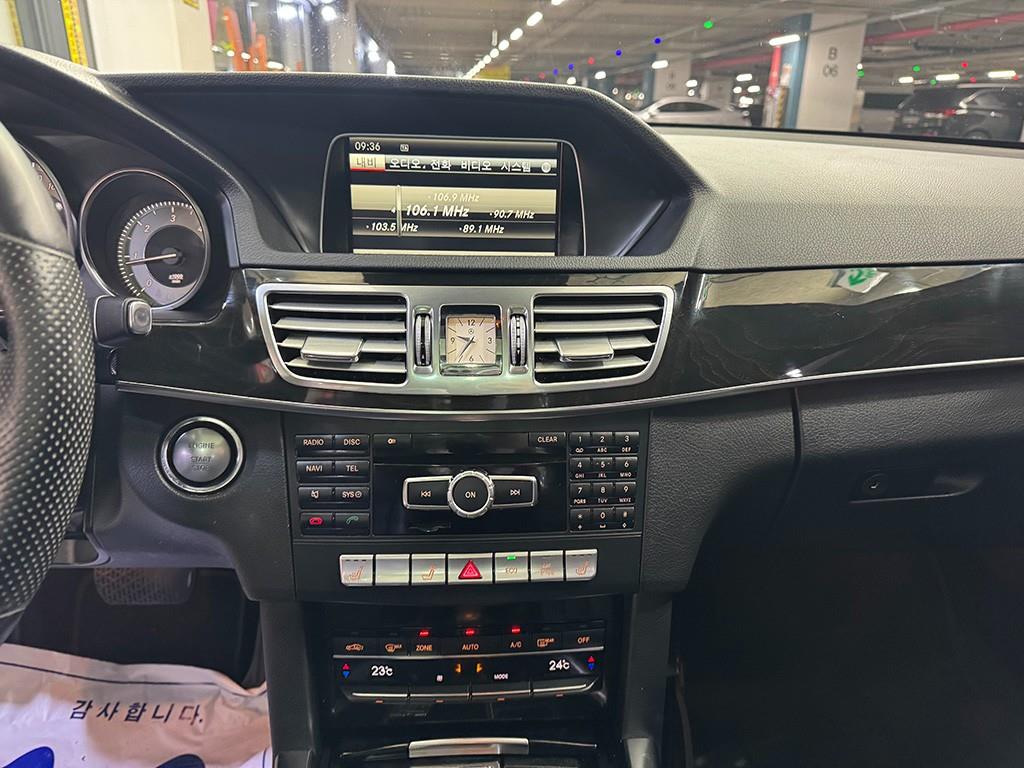Mercedes-Benz E-Class — photo 10