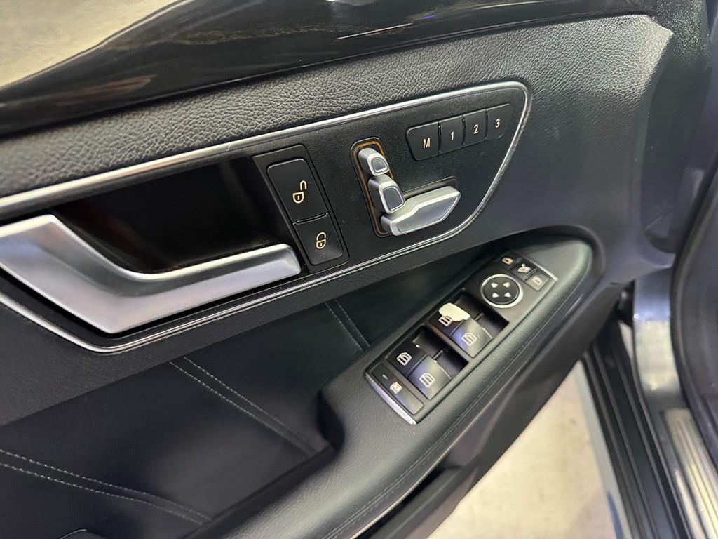 Mercedes-Benz E-Class — photo 14