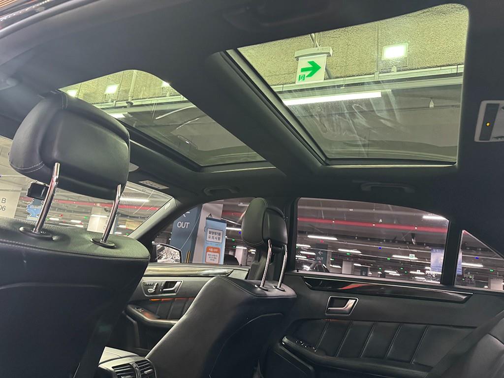 Mercedes-Benz E-Class — photo 18