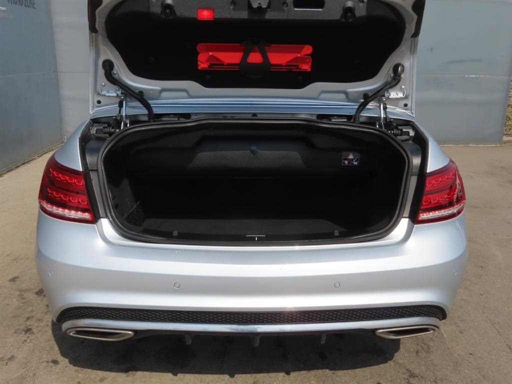 Mercedes-Benz E-Class — photo 05
