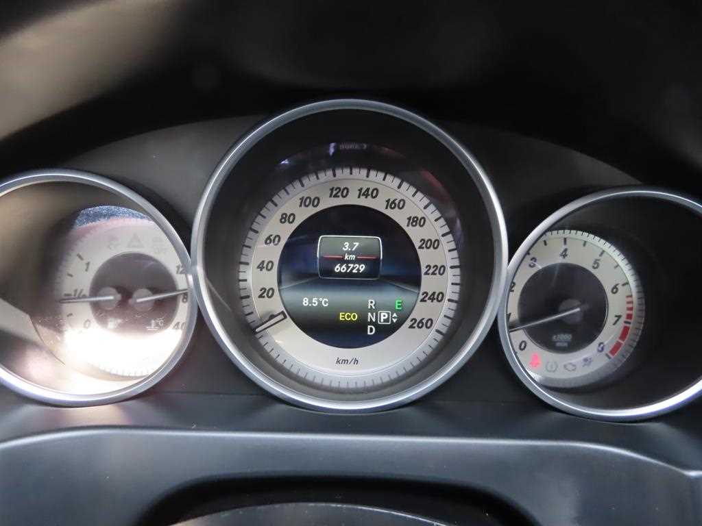 Mercedes-Benz E-Class — photo 09