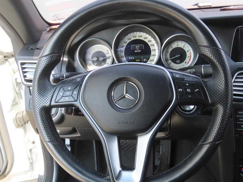 Mercedes-Benz E-Class — photo 11