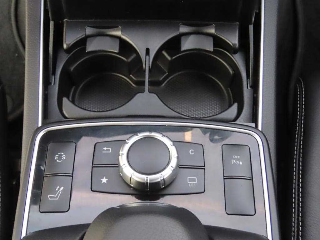 Mercedes-Benz E-Class — photo 12