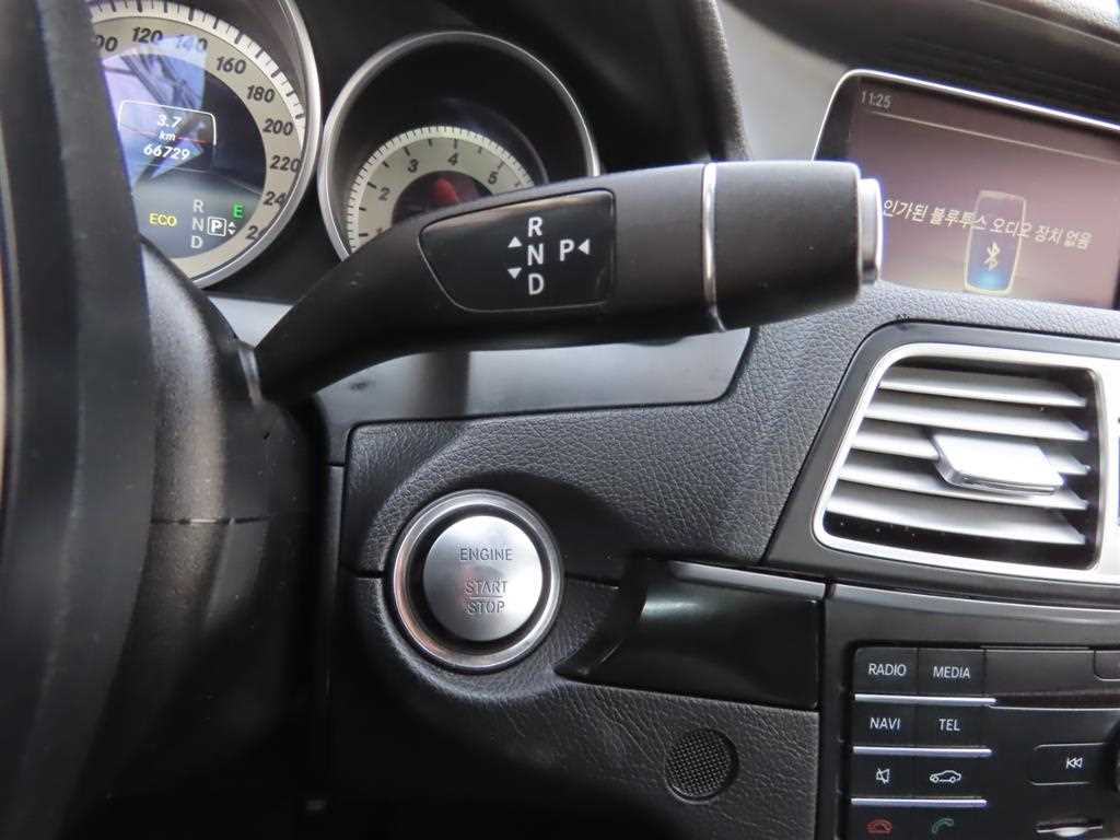 Mercedes-Benz E-Class — photo 14