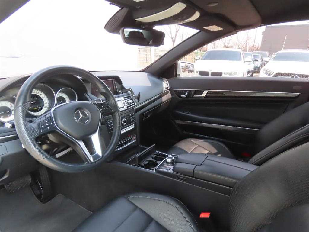 Mercedes-Benz E-Class — photo 15