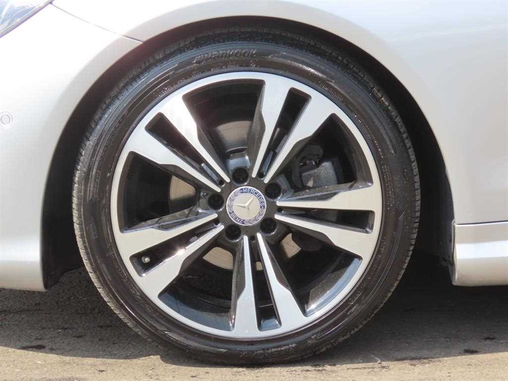 Mercedes-Benz E-Class — photo 20