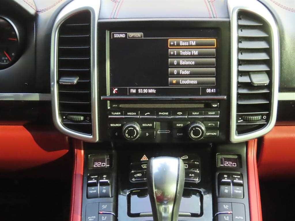 Porsche Cayenne — photo 10