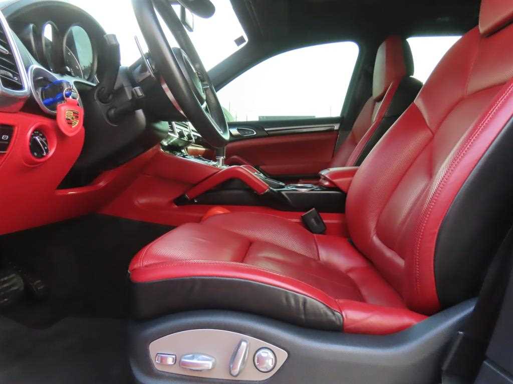 Porsche Cayenne — photo 15