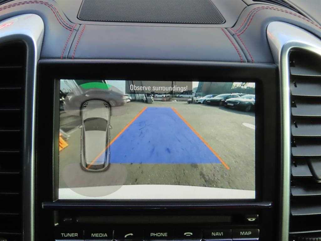 Porsche Cayenne — photo 19