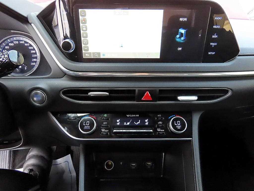 Hyundai Sonata — photo 13
