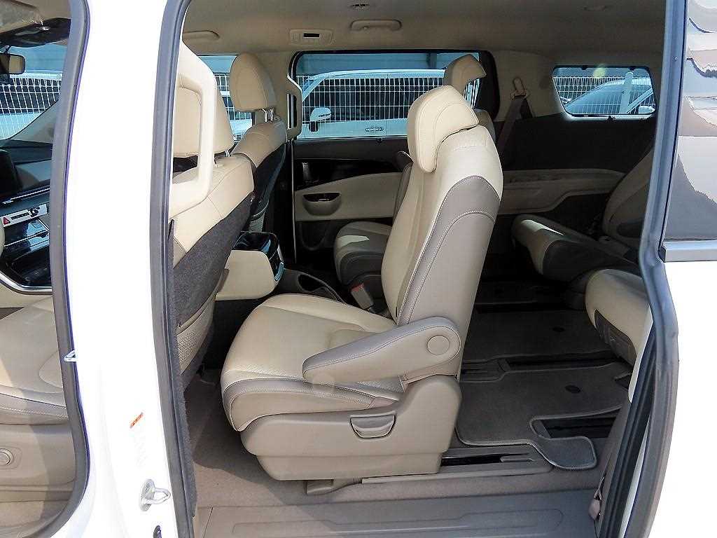Kia Carnival — photo 06