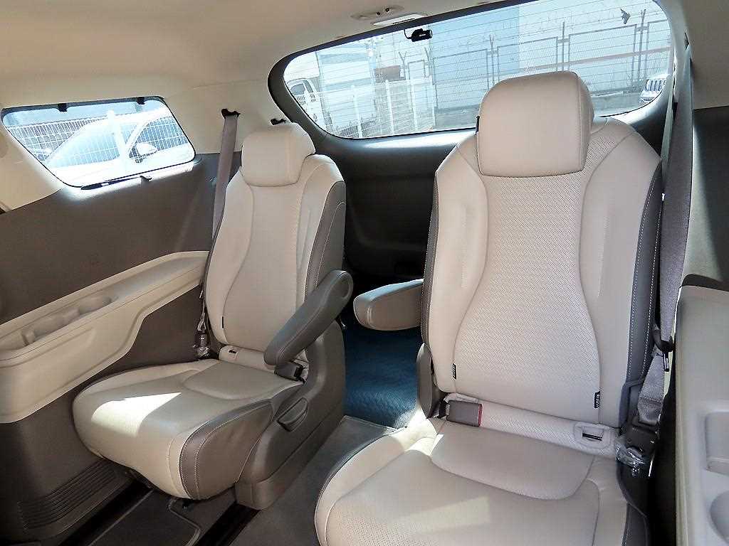 Kia Carnival — photo 07