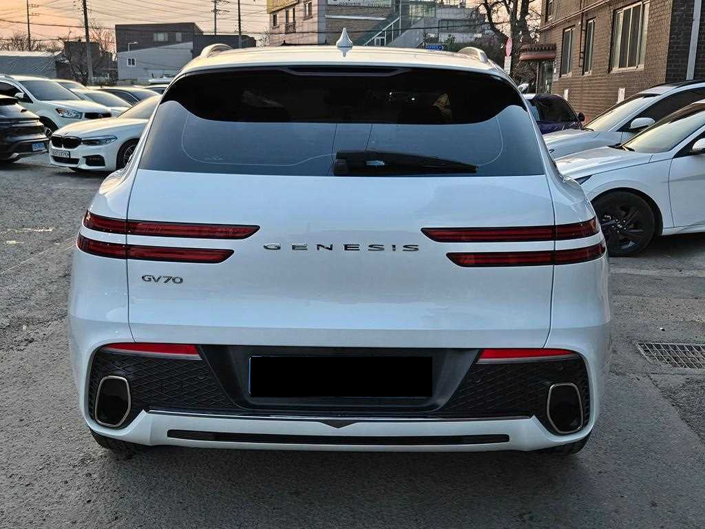 Genesis GV70 — photo 04