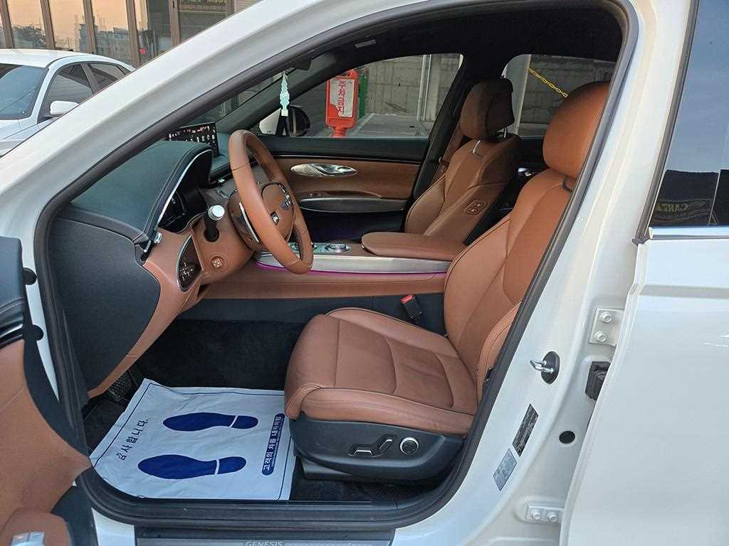 Genesis GV70 — photo 05