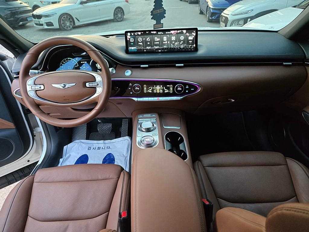 Genesis GV70 — photo 09