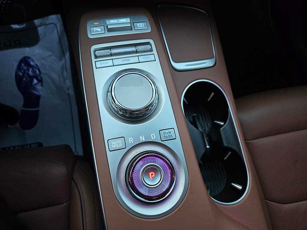 Genesis GV70 — photo 10
