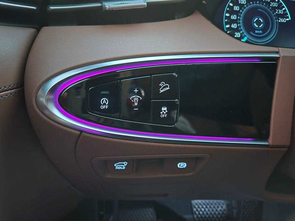 Genesis GV70 — photo 12