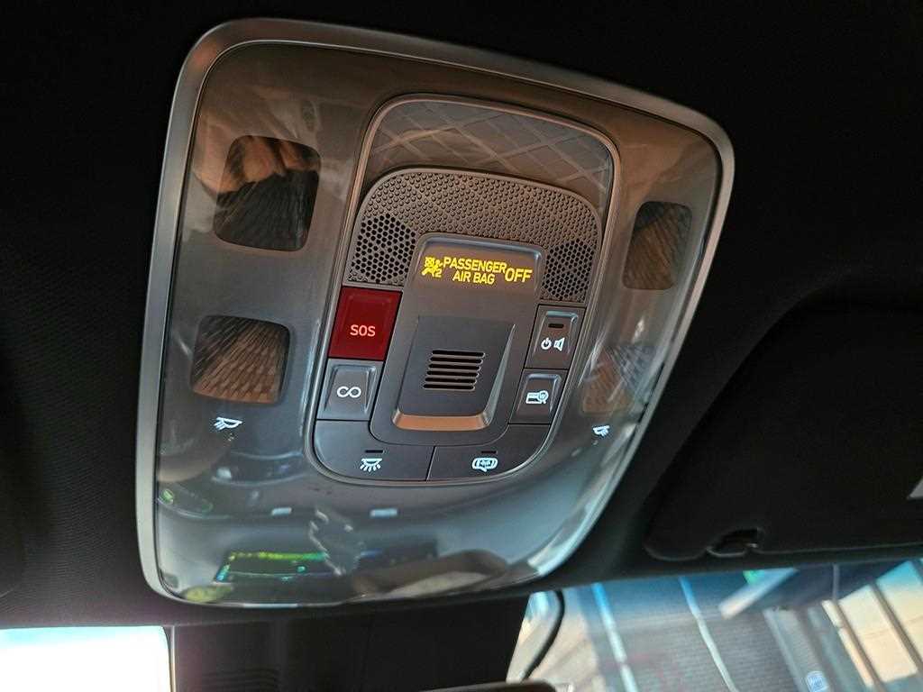 Genesis GV70 — photo 14