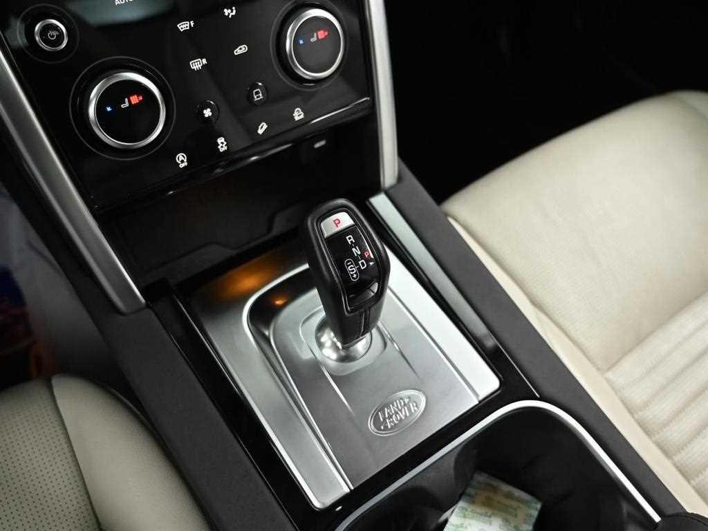 Land Rover Discovery Sport — photo 09