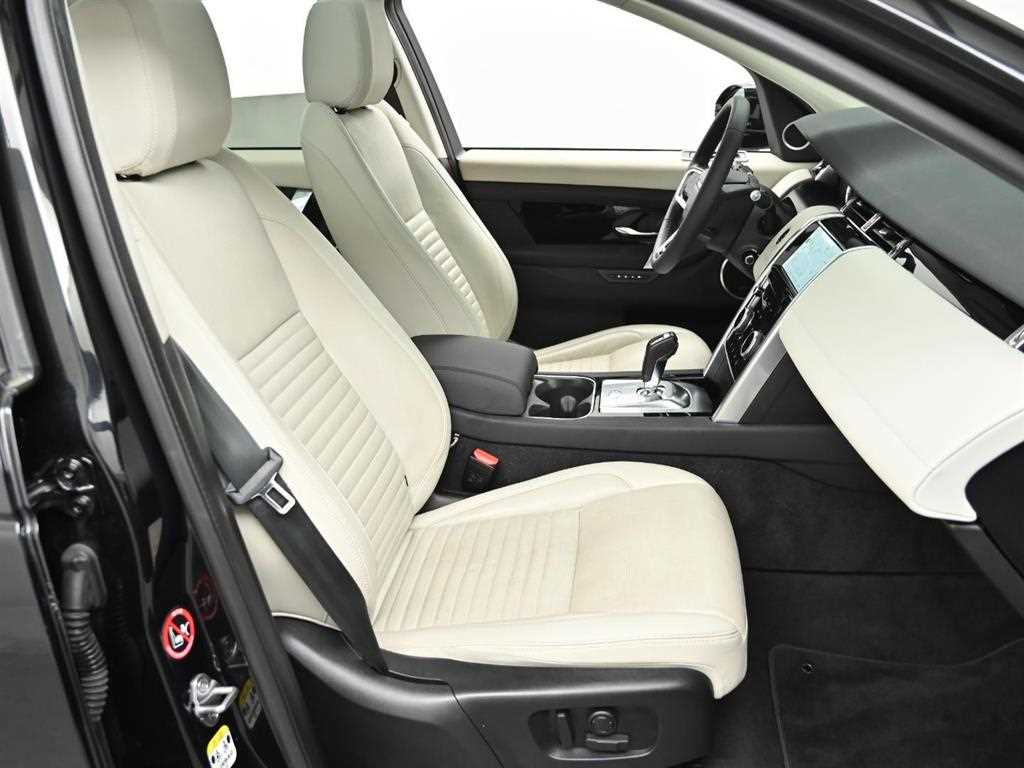 Land Rover Discovery Sport — photo 10