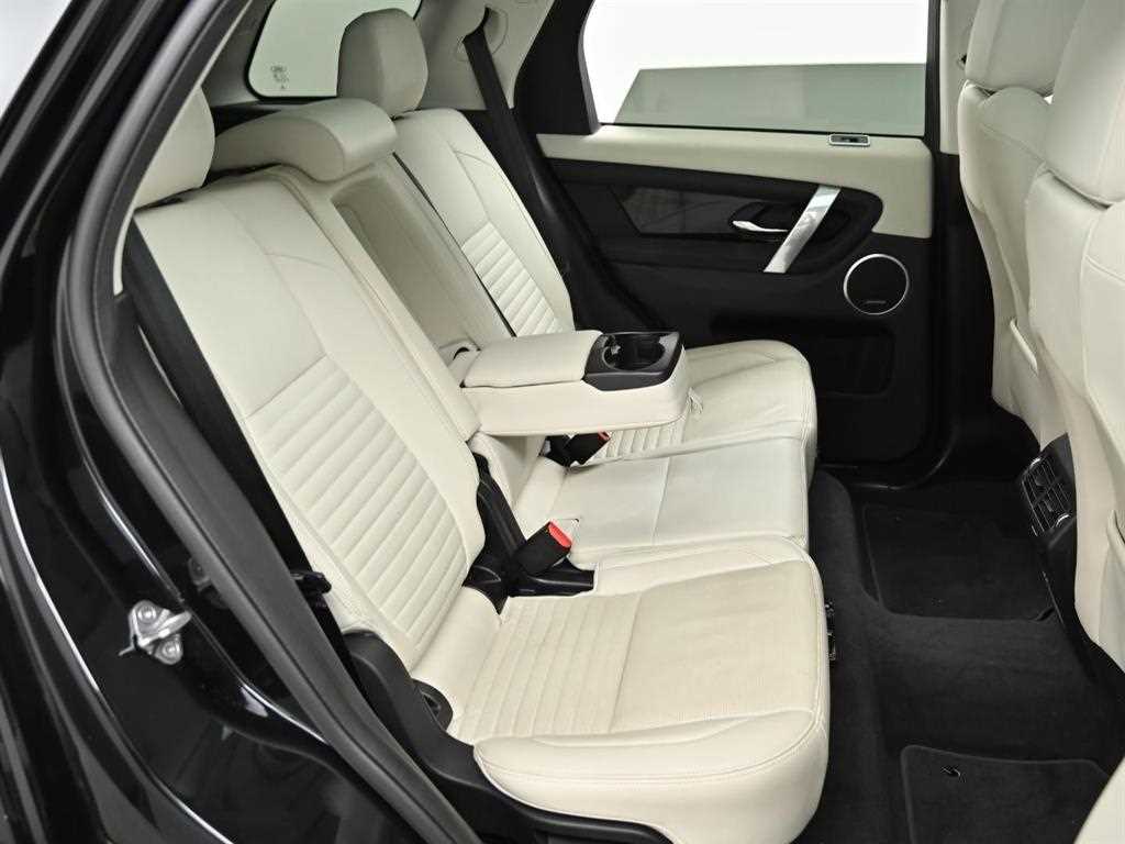 Land Rover Discovery Sport — photo 12