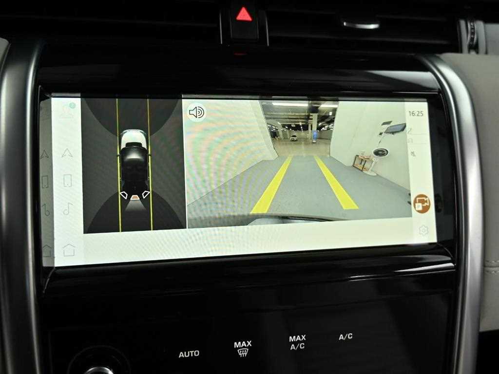 Land Rover Discovery Sport — photo 15