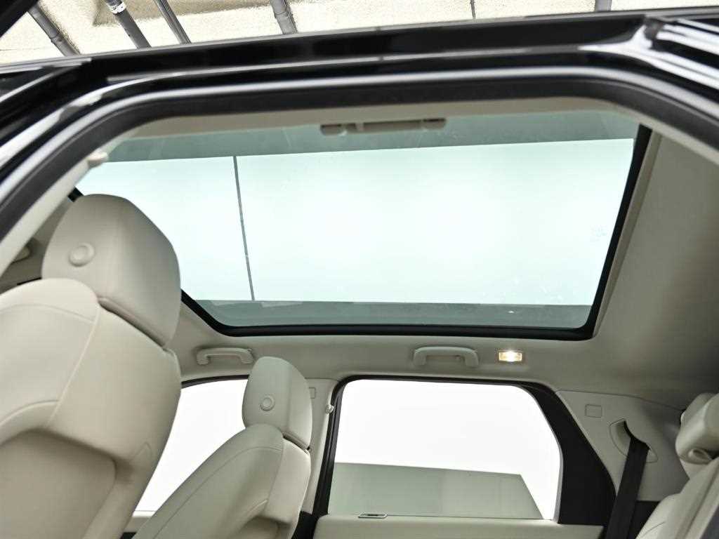 Land Rover Discovery Sport — photo 18