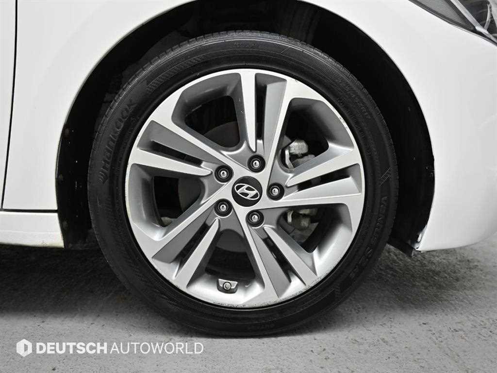 Hyundai Avante — photo 05