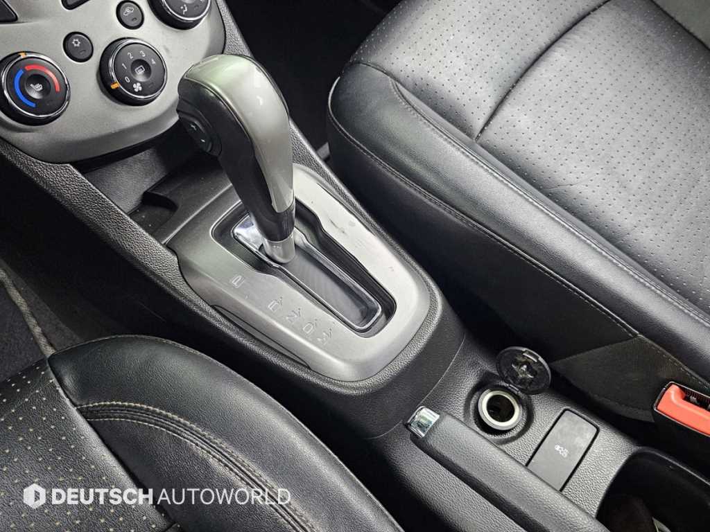 CHEVROLET Aveo — photo 09