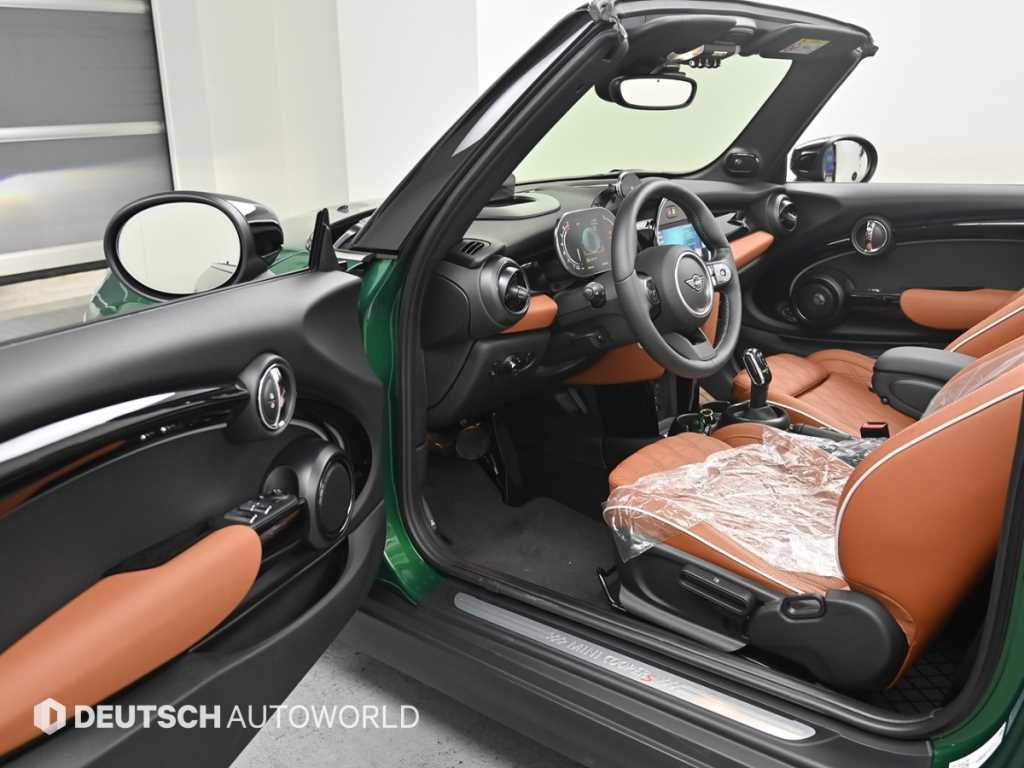 Mini Cooper Convertible — photo 11