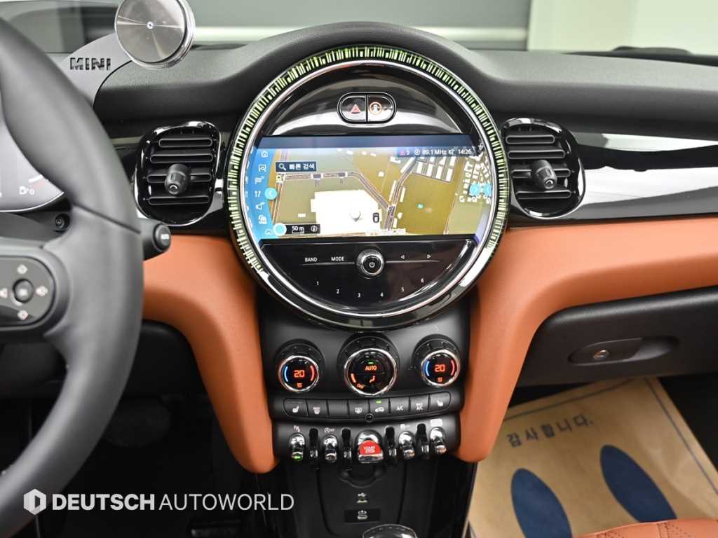 Mini Cooper Convertible — photo 14