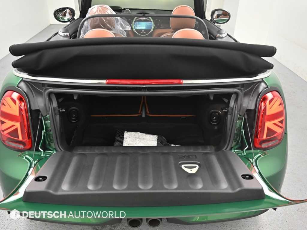 Mini Cooper Convertible — photo 18