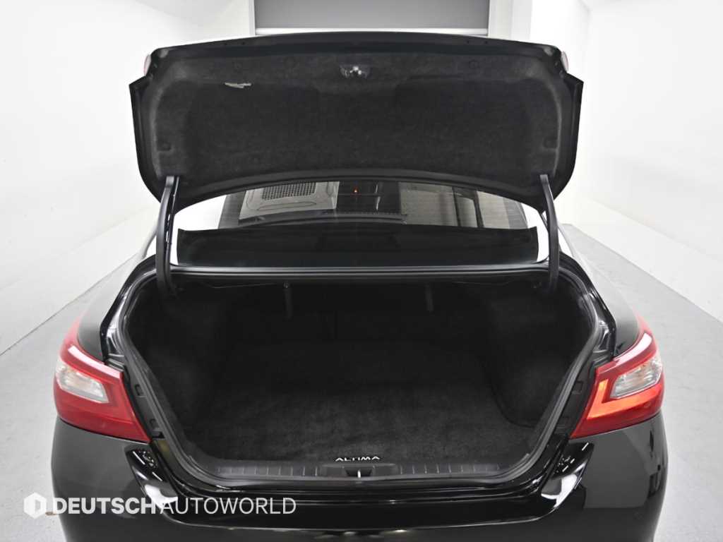 Nissan Altima — photo 19