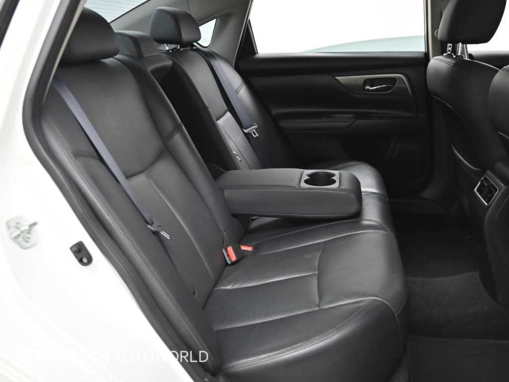Nissan Altima — photo 12