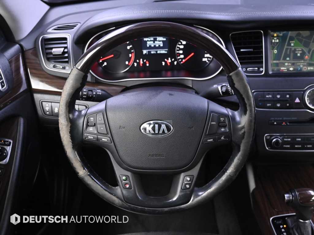 Kia K7 — photo 13