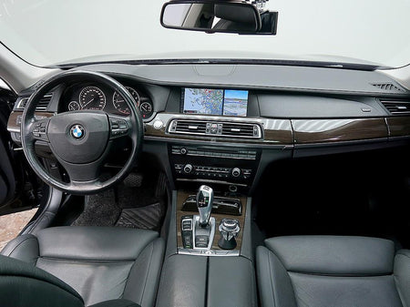 BMW 7-Series — photo 05