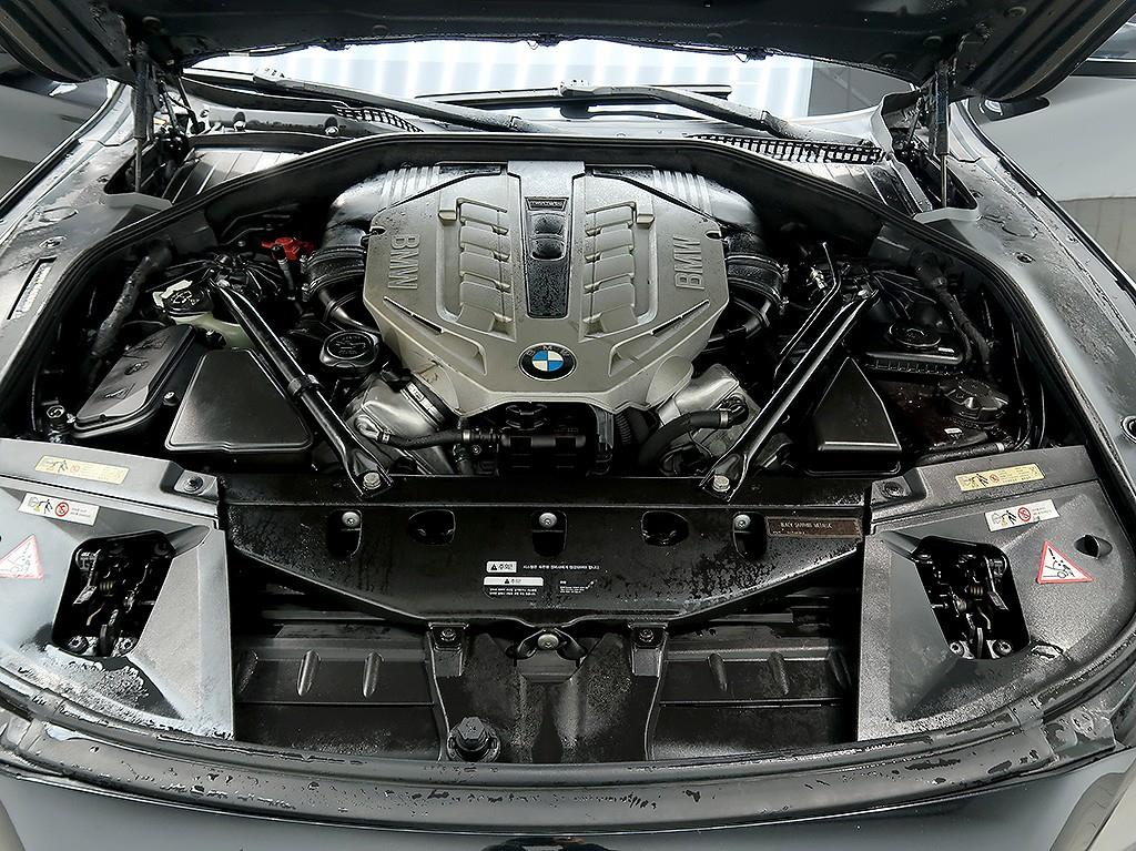 BMW 7-Series — photo 07