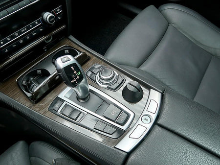 BMW 7-Series — photo 10