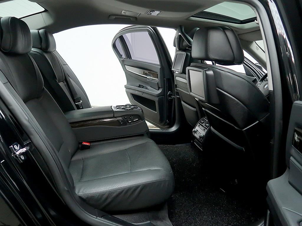 BMW 7-Series — photo 12