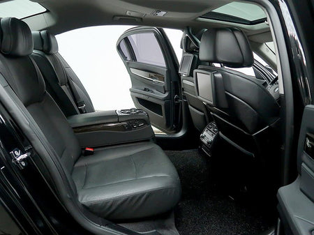 BMW 7-Series — photo 12