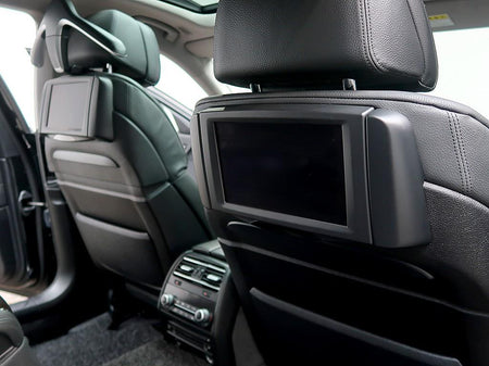 BMW 7-Series — photo 14