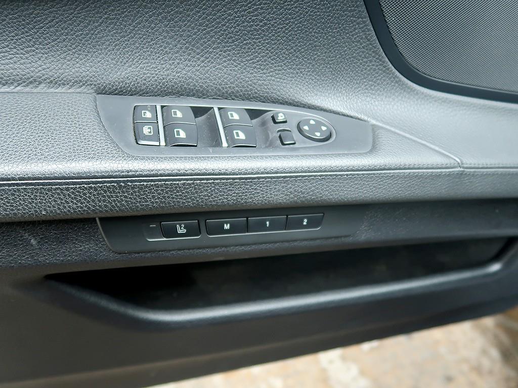 BMW 7-Series — photo 15