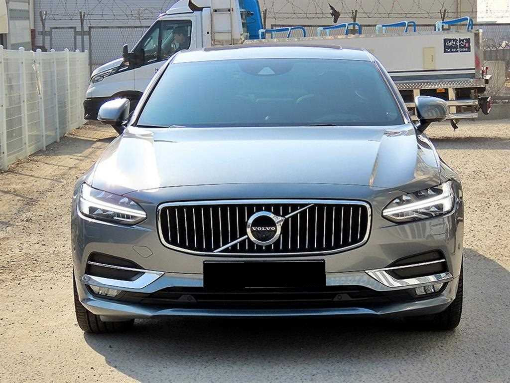 Volvo S90 — photo 01