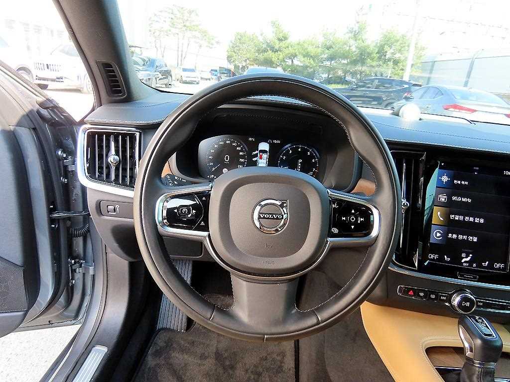 Volvo S90 — photo 08