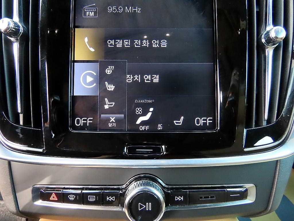 Volvo S90 — photo 13
